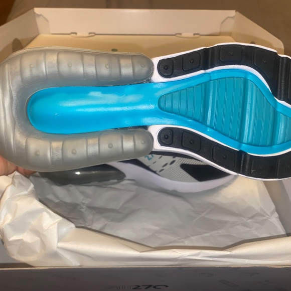 Nike Air Max 270 - Picture 4 of 5